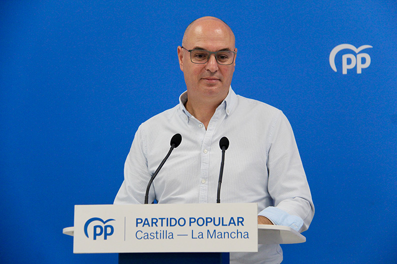 Alonso reclama a Page que “deje de amagar” contra Sánchez y se sume al apoyo a Ceuta: “Hoy hay que estar más que nunca con los ceutíes”
