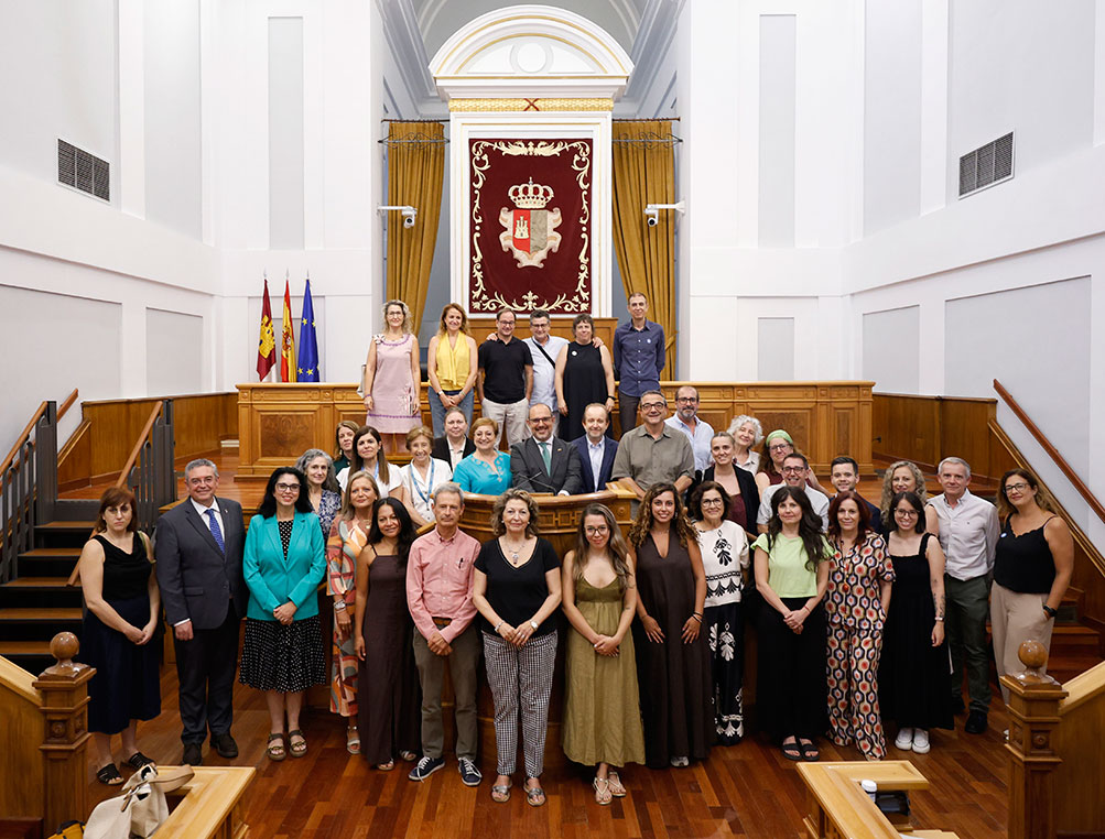 Bellido defiende la cooperación desde las Cortes de Castilla-La Mancha y alerta contra “el egoísmo y la exclusión” en las ayudas sociales