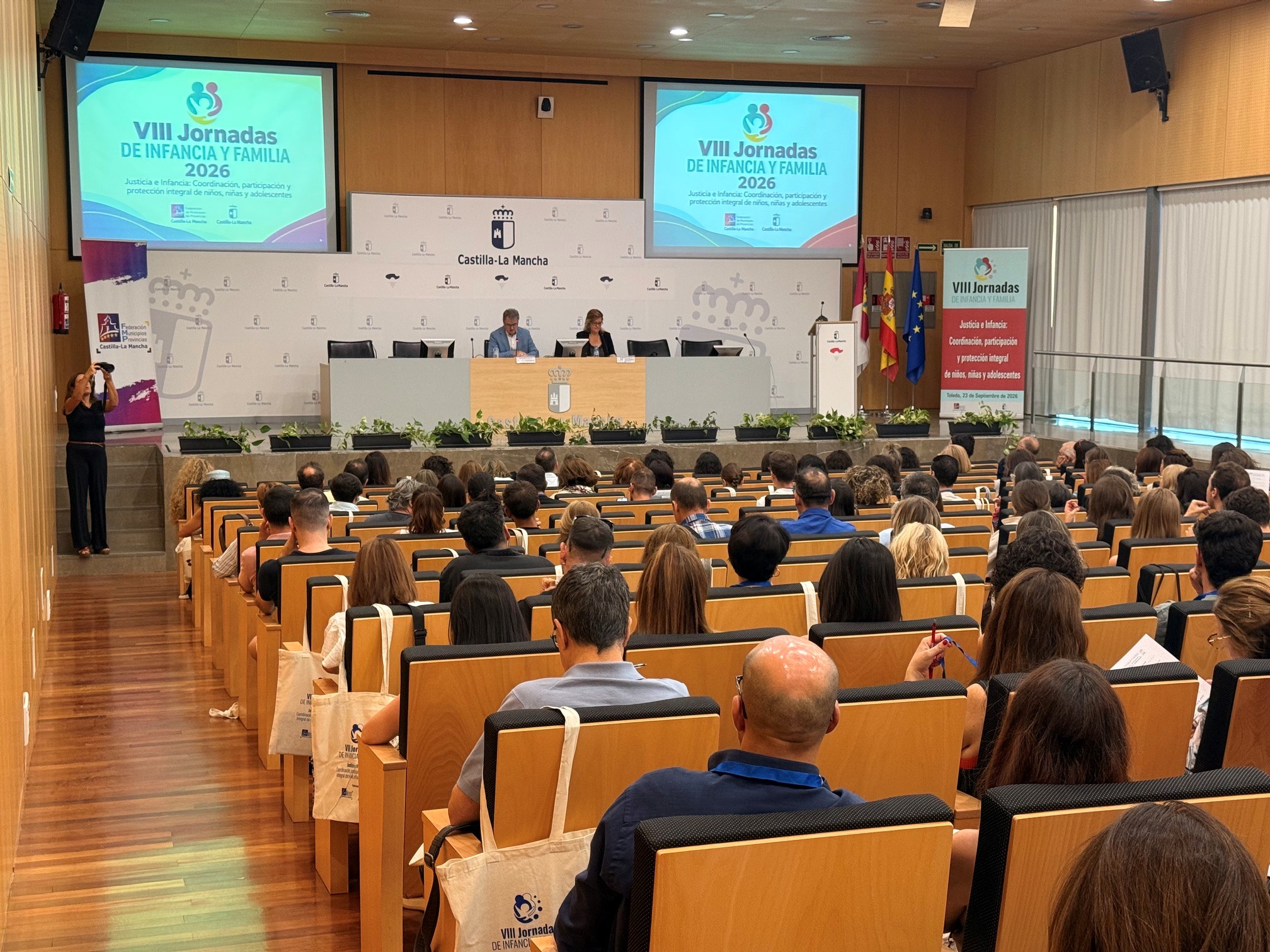 Niños y adolescentes diseñan junto al Gobierno de CLM el modelo Barnahus que protegerá a la infancia frente a la violencia 1 Castilla-La Mancha incorpora la voz de niños, niñas y adolescentes al diseño de su modelo Barnahus para una atención más segura y adaptada