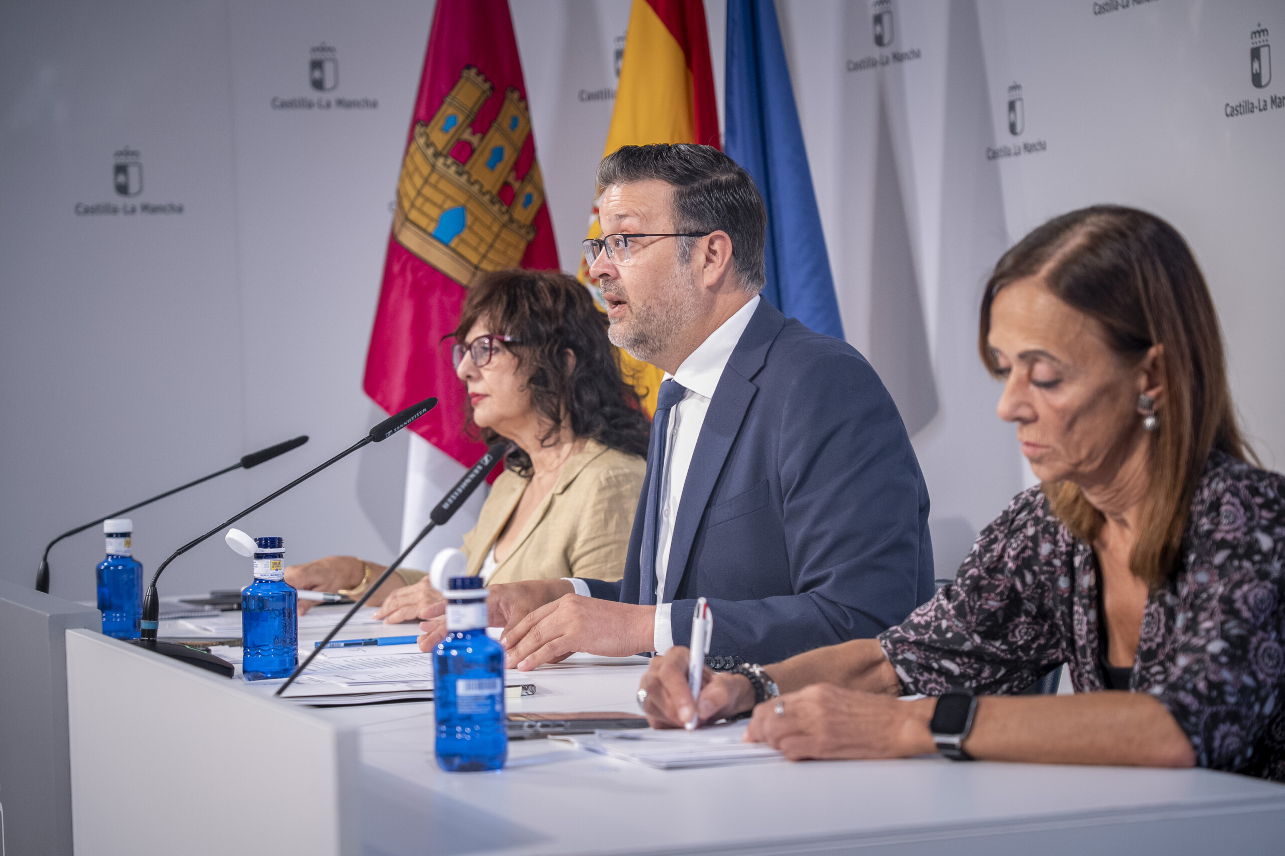 Castilla-La Mancha inicia el curso escolar con 876 docentes más, mejores condiciones laborales para el profesorado y una nueva bajada de ratios 1 Castilla-La Mancha inicia el curso escolar con 876 docentes más, mejores condiciones laborales para el profesorado y una nueva bajada de ratios