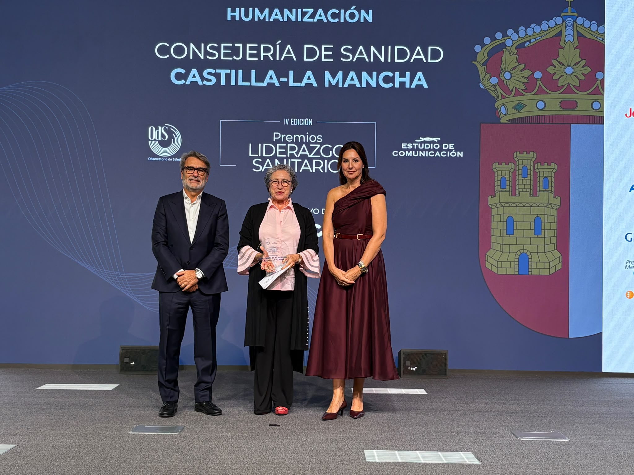 Castilla-La Mancha recibe un doble reconocimiento en los Premios al Liderazgo Sanitario por su compromiso con la humanización y la experiencia del paciente 1 Castilla-La Mancha recibe un doble reconocimiento en los Premios al Liderazgo Sanitario por su compromiso con la humanización y la experiencia del paciente