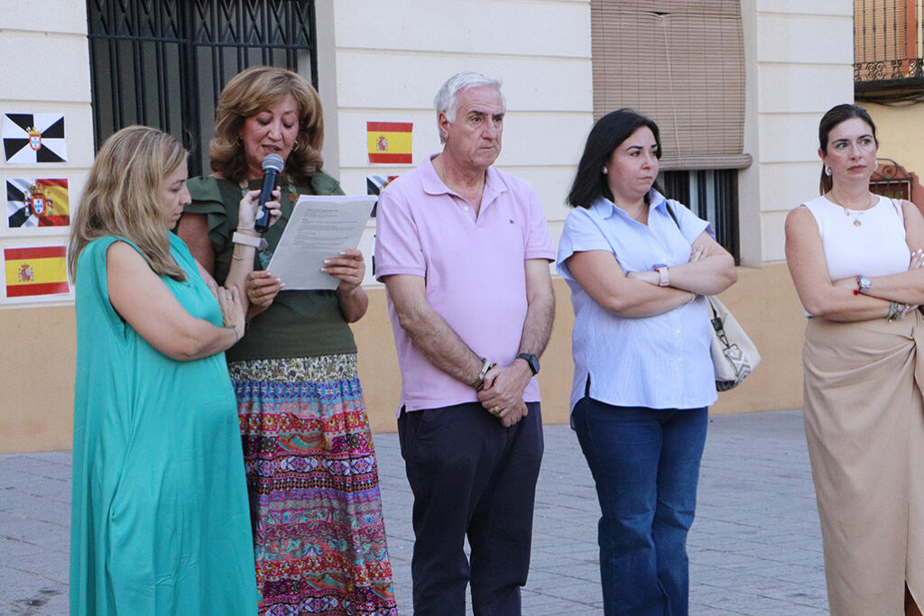 Unas 300 personas arroparon a Ceuta desde la Plaza Mayor de Almodóvar del Campo 1 Unas 300 personas arroparon a Ceuta desde la Plaza Mayor de Almodóvar del Campo