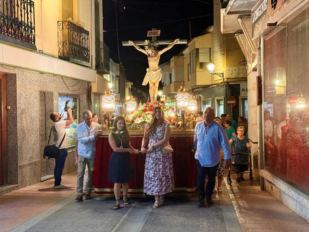 Las calles de Villacañas se llenan de recogimiento para acompañar al Cristo del Coloquio 3 Las calles de Villacañas se llenan de recogimiento para acompañar al Cristo del Coloquio