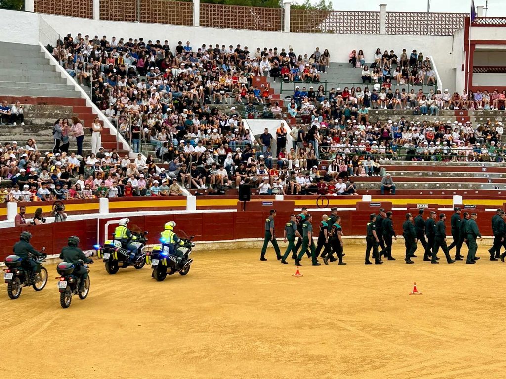 La Guardia Civil acerca sus especialidades a 2.500 escolares de la provincia con una exhibición en Daimiel 1 daimiel exhibicion guardia civil 2