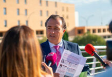 David Moreno: “Page sostiene las urgencias al 50% de plantilla, quirófanos sin anestesistas y listas de espera de más de dos años para operarse” David Moreno: “Page sostiene las urgencias al 50% de plantilla, quirófanos sin anestesistas y listas de espera de más de dos años para operarse”