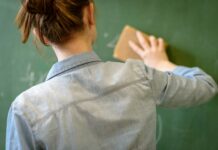CSIF denuncia que más de 2.200 docentes interinos de Castilla-La Mancha conocerán su destino a solo 48 horas del inicio de curso CSIF denuncia que más de 2.200 docentes interinos de Castilla-La Mancha conocerán su destino a solo 48 horas del inicio de curso