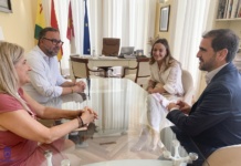 Navarro recibe al nuevo director territorial de Eurocaja Rural en Ciudad Real El alcalde recibe al nuevo director territorial de Eurocaja Rural en Ciudad Real