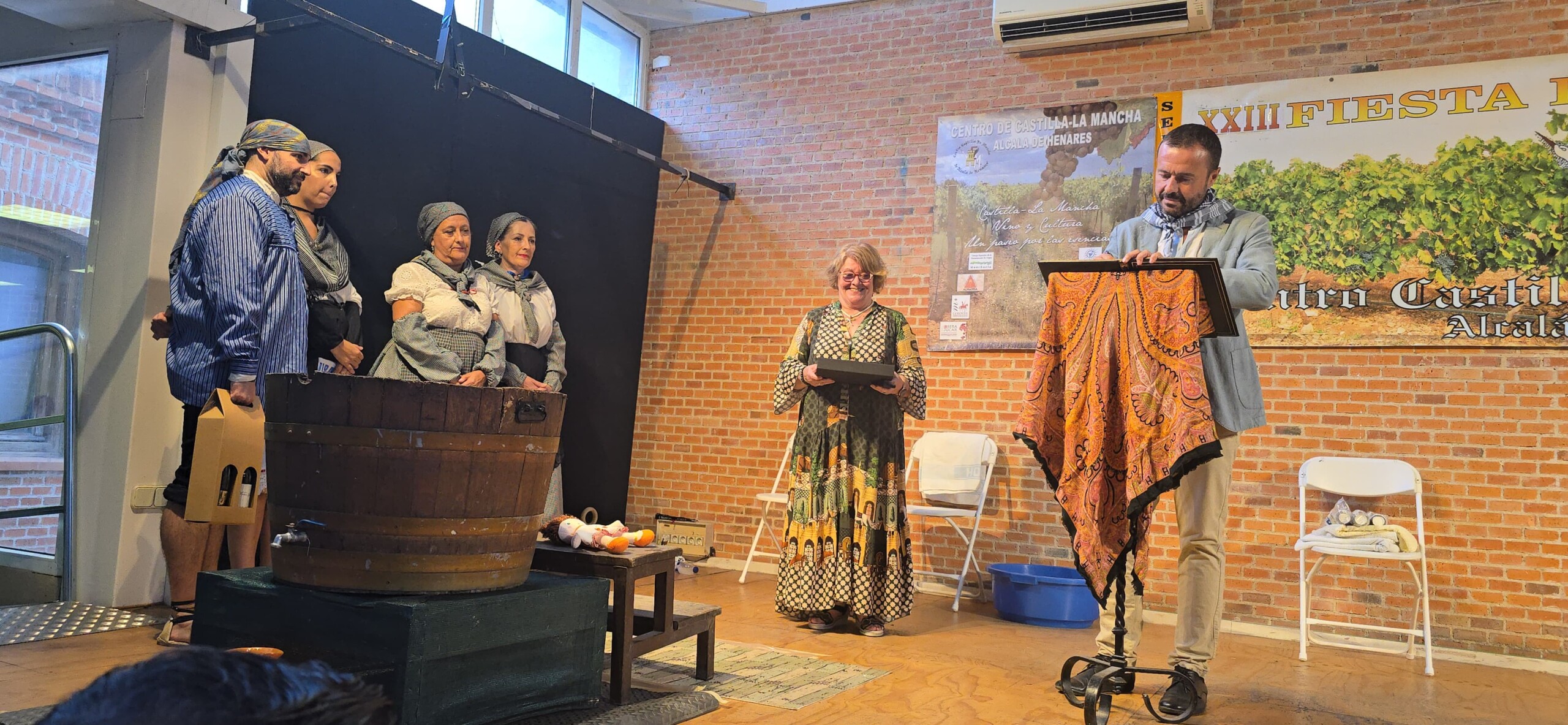Castilla-La Mancha ensalza la cultura del vino en la XXII Fiesta de la Vendimia de Alcalá de Henares 1 El Gobierno de Castilla-La Mancha pone en valor la labor que desarrollan las Casas Regionales por el mantenimiento de nuestras tradiciones