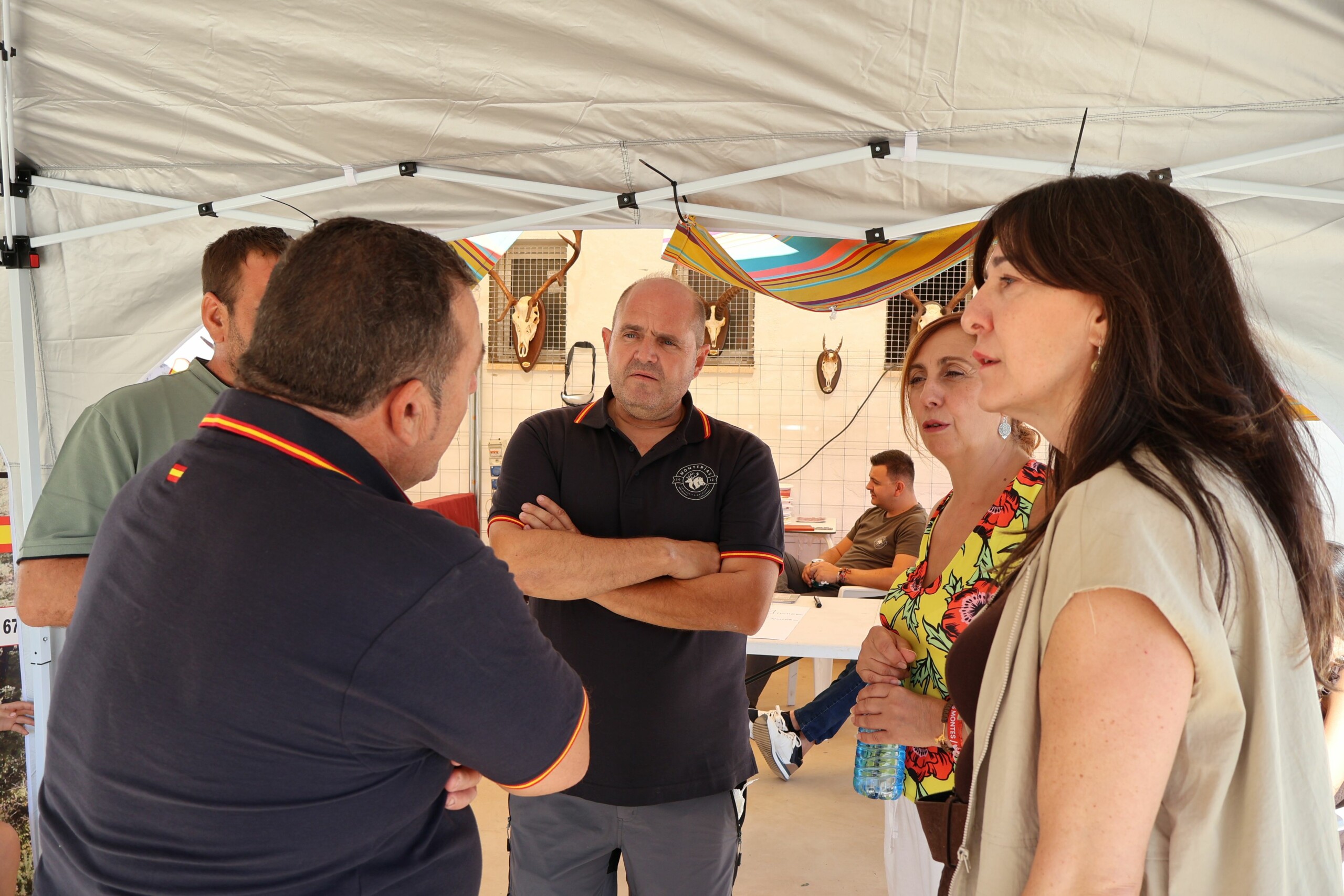 La caza refuerza su peso económico y rural en Castilla-La Mancha con cerca de 1.000 millones de euros al año 10 El Gobierno de Castilla-La Mancha reivindica la caza como actividad económica y elemento de fijación de población en el medio rural