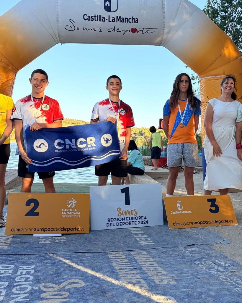 Tomelloso brilla en el VIII Campeonato Open de Aguas Abiertas de Castilla-La Mancha con un doble podio en los relevos 6 escuela nadadores tomelloso argamasilla ruidera 2026 10