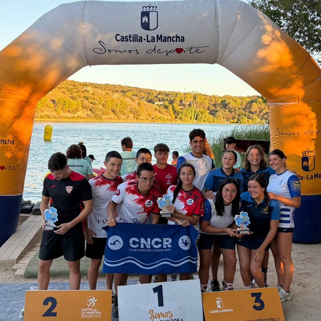 Tomelloso brilla en el VIII Campeonato Open de Aguas Abiertas de Castilla-La Mancha con un doble podio en los relevos 3 escuela nadadores tomelloso argamasilla ruidera 2026 13