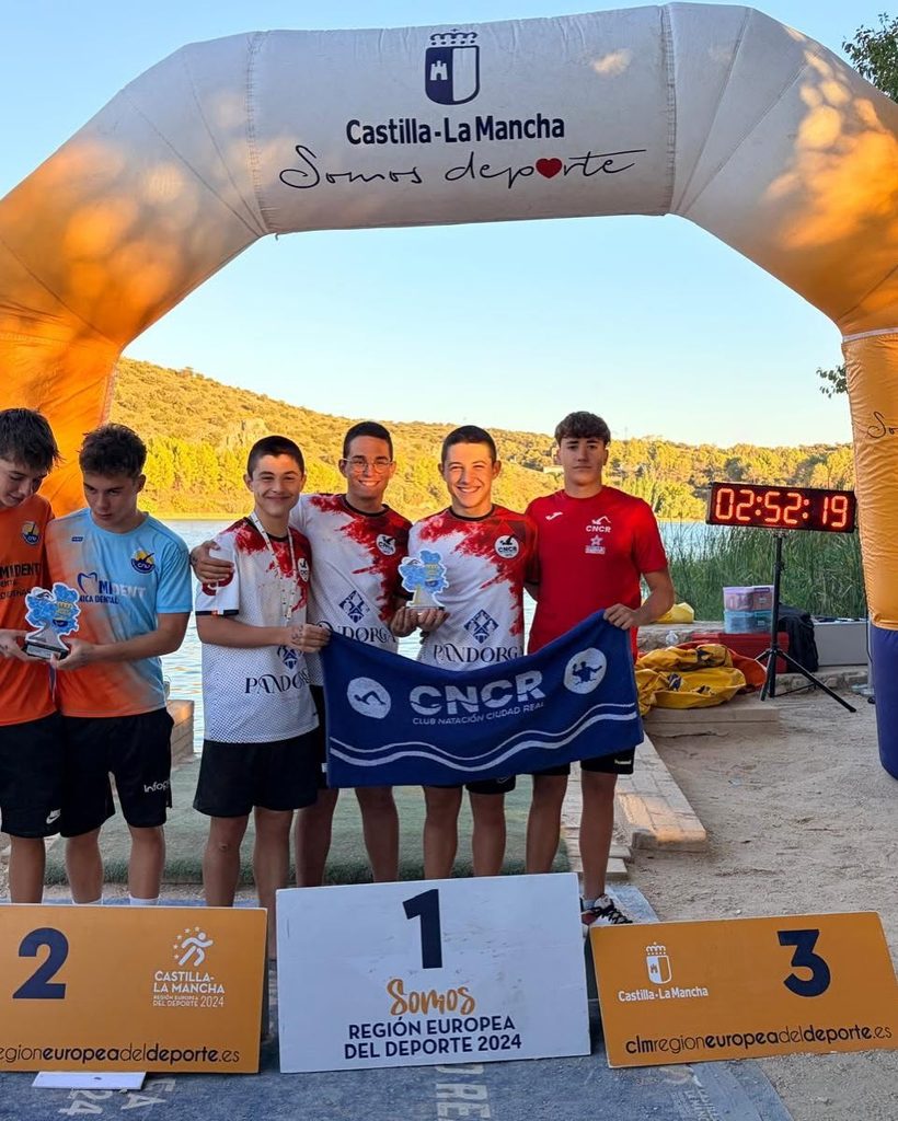 Tomelloso brilla en el VIII Campeonato Open de Aguas Abiertas de Castilla-La Mancha con un doble podio en los relevos 11 Tomelloso brilla en el VIII Campeonato Open de Aguas Abiertas de Castilla-La Mancha con un doble podio en los relevos