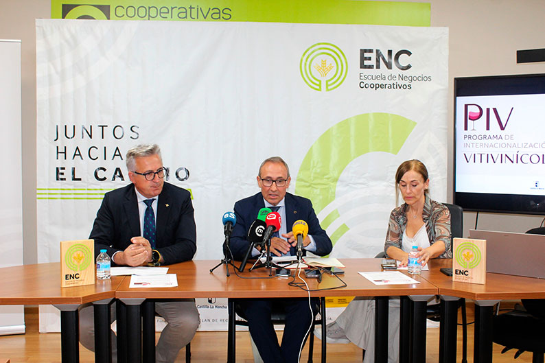La Escuela de Negocios Cooperativos impulsa formación especializada con el Programa de Internacionalización Vitivinícola