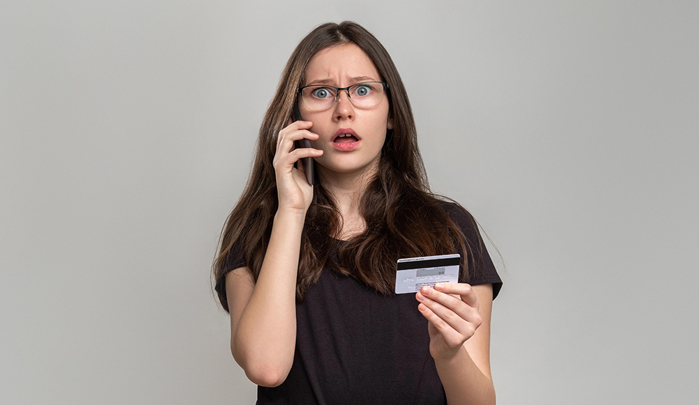 ¿Sabes cómo detectar una llamada falsa de tu banco? La Policía alerta de la estafa del falso empleado bancario