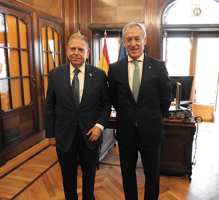 Eurocaja Rural refuerza sus vínculos con el Ayuntamiento de Oviedo y expone su proyecto de crecimiento territorial