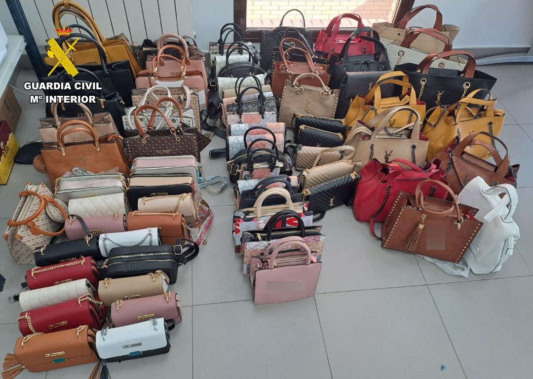 La Guardia Civil destapa un negocio de falsificaciones con más de 230 productos incautados en Albacete