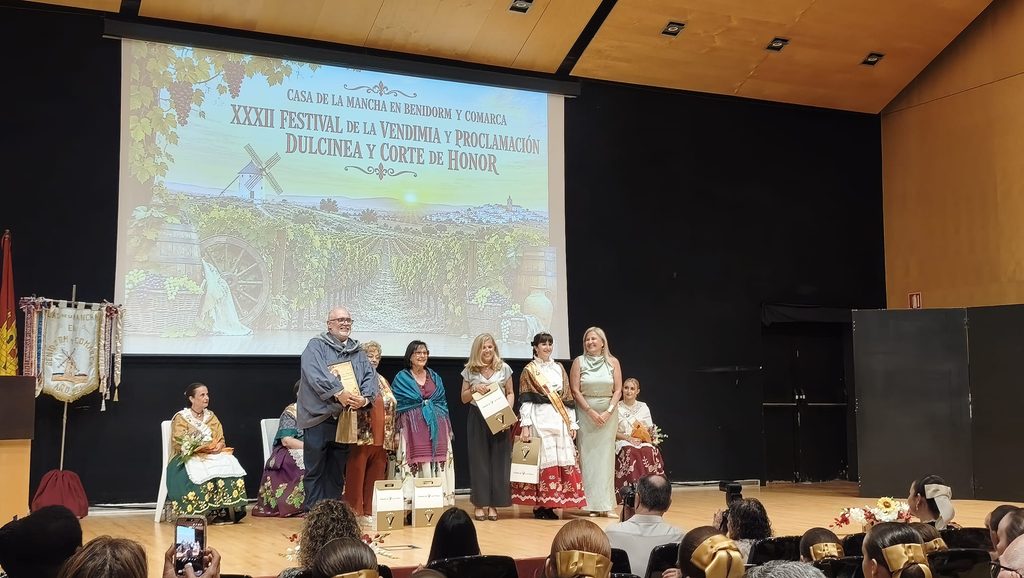 Alejandro Ramírez Soriano reivindica las raíces de Tomelloso en el XXXII Festival de la Vendimia celebrado en Benidorm 5 festival vendimia benidorm 2