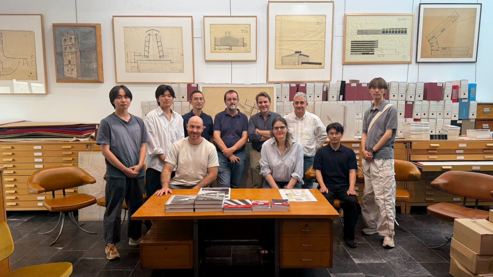 Una delegación de estudiantes de la Universidad Metropolitana de Tokio visita la Fundación Fisac para estudiar la obra del arquitecto manchego