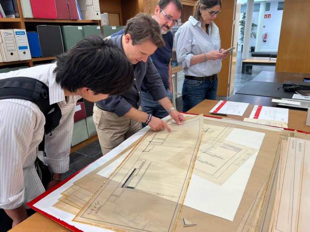 Una delegación de estudiantes de la Universidad Metropolitana de Tokio visita la Fundación Fisac para estudiar la obra del arquitecto manchego 1 fisac cr 3
