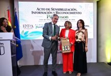 Fundación Eurocaja Rural recibe el reconocimiento de la Asociación de Parkinson de Villarrobledo por su sensibilización con enfermedades neurodegenerativas Fundación Eurocaja Rural recibe el reconocimiento de la Asociación de Parkinson de Villarrobledo por su sensibilización con enfermedades neurodegenerativas