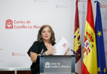 Charo García Saco acusa al PP de “autoexpulsarse” del Pleno de las Cortes por llevar el debate de Ceuta a un punto sobre recursos hídricos Charo García Saco acusa al PP de “autoexpulsarse” del Pleno de las Cortes por llevar el debate de Ceuta a un punto sobre recursos hídricos