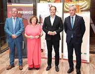 Eurocaja Rural entrega el galardón ‘Mejor Texto de Autor Español’ en los XXXIV Premios Teatro de Rojas Eurocaja Rural entrega el galardón 'Mejor Texto de Autor Español' en los XXXIV Premios Teatro de Rojas