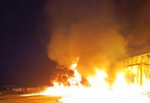 Bomberos de Tomelloso, Alcázar y Manzanares actúan en un grave incendio en Cinco Casas Bomberos de Tomelloso, Alcázar y Manzanares actúan en un grave incendio en Cinco Casas