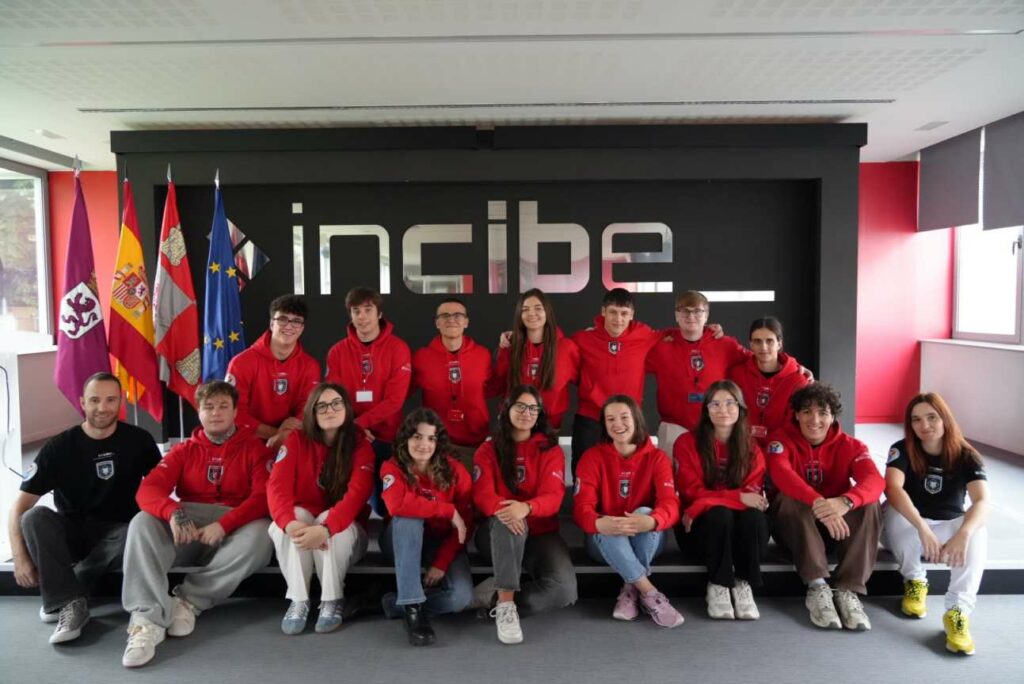 INCIBE presenta al equipo que representará a España en el European Cybersecurity Challenge 2026 1 INCIBE presenta al equipo que representará a España en el European Cybersecurity Challenge 2026