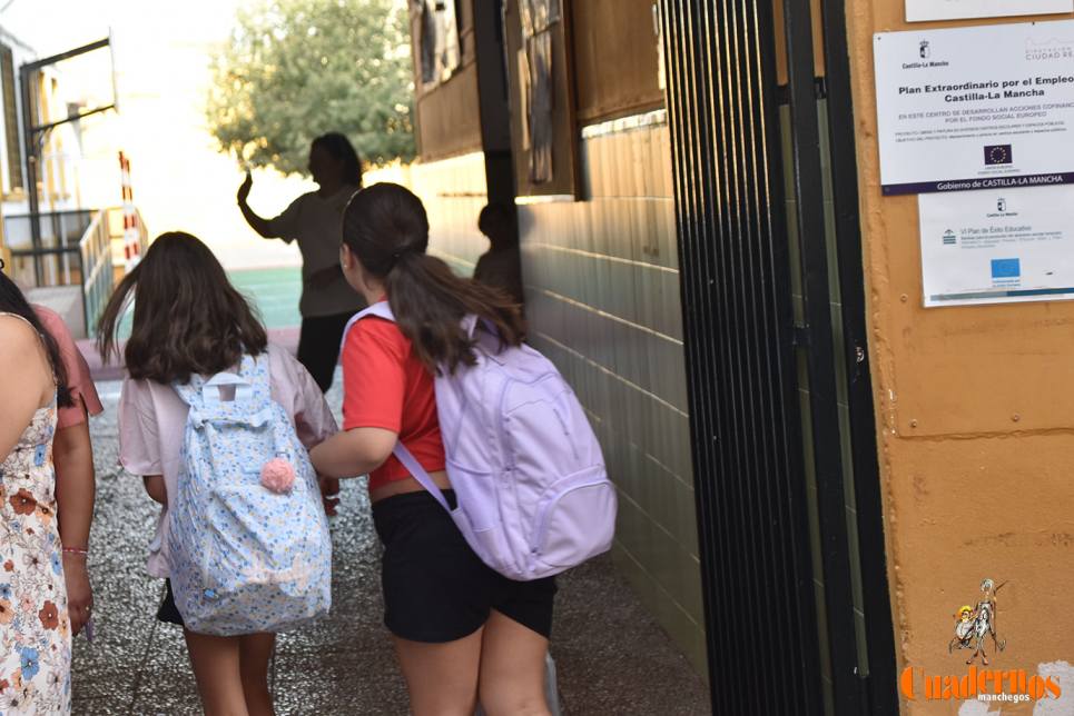 Las aulas de Tomelloso recuperan la vida: vuelven los alumnos, los profesores y la rutina escolar tras el verano 5 Las aulas de Tomelloso recuperan la vida: vuelven los alumnos, los profesores y la rutina escolar tras el verano