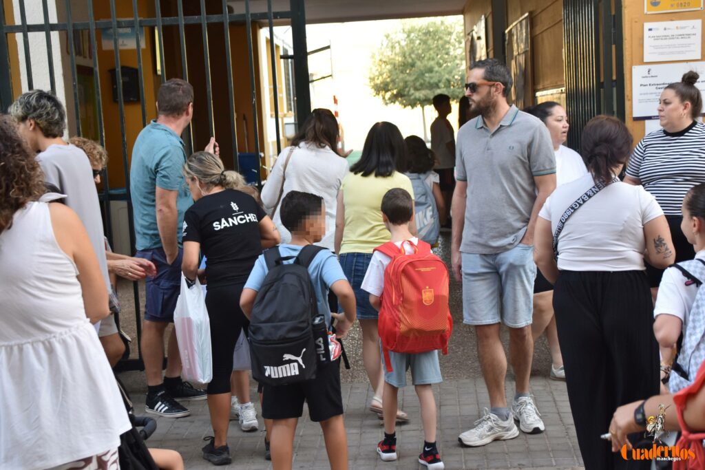 Las aulas de Tomelloso recuperan la vida: vuelven los alumnos, los profesores y la rutina escolar tras el verano 4 Las aulas de Tomelloso recuperan la vida: vuelven los alumnos, los profesores y la rutina escolar tras el verano
