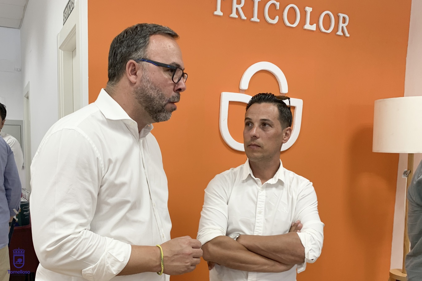 Energy Tricolor abre en Tomelloso su primera tienda fuera de Almería para ofrecer asesoramiento energético a particulares y empresas 1 Javier Navarro asiste a la inauguración de la tienda que el grupo Energy Tricolor, dedicado a asesoría y gestoría energética, ha abierto en Tomelloso