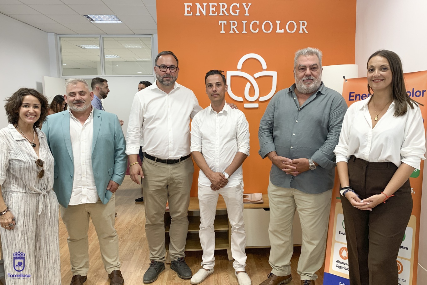 Javier Navarro asiste a la inauguración de la tienda que el grupo Energy Tricolor, dedicado a asesoría y gestoría energética, ha abierto en Tomelloso
