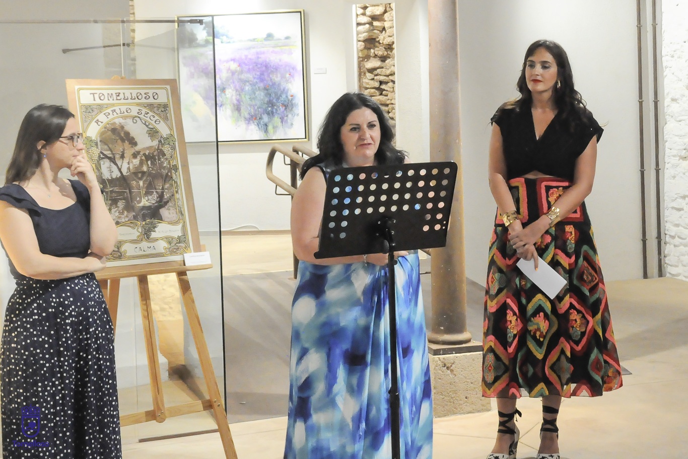 Davinia García Caballero convierte el vino en arte para retratar el alma de Tomelloso en “A Palo Seco” 1 La exposición «A Palo Seco», de Davinia García Caballero, propone en CALMA un viaje con los cinco sentidos utilizando el vino como forma de expresión