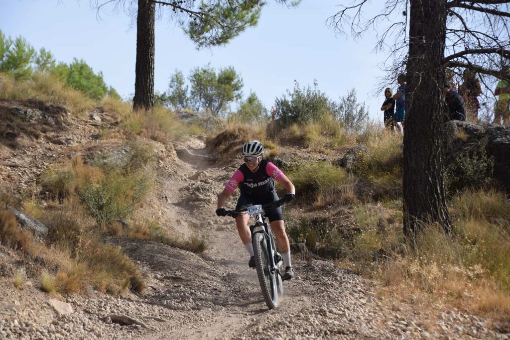 Lola Castellote y Xavier Calaf dominan el Gran Premio BTT Rujamar Ciudad de Cuenca