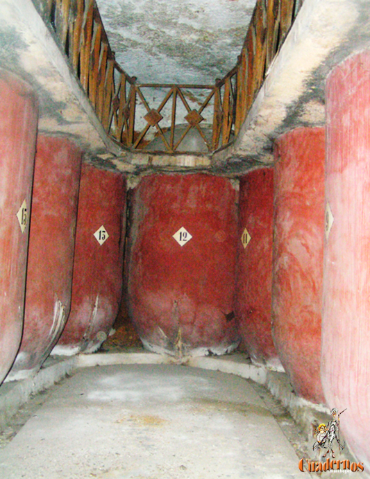 Las lumbreras de las cuevas de Tomelloso: el sistema tradicional que evitaba el peligroso “tufo” del vino 1 Las lumbreras de las cuevas de Tomelloso: el sistema tradicional que evitaba el peligroso “tufo” del vino
