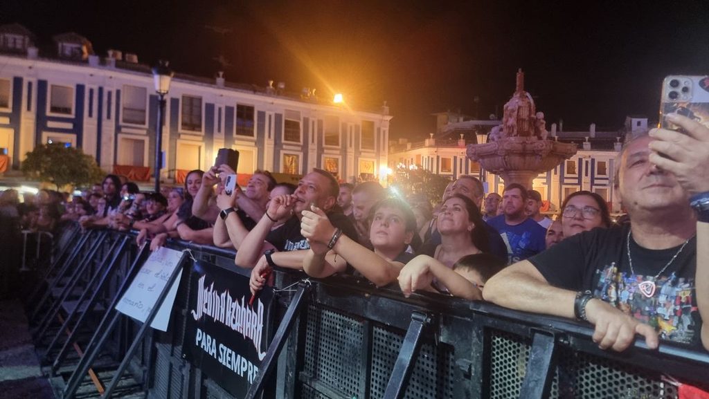 La legendaria banda Medina Azahara congrega a más de 5.000 fieles en Valdepeñas 4 La legendaria banda Medina Azahara congrega a más de 5.000 fieles en Valdepeñas