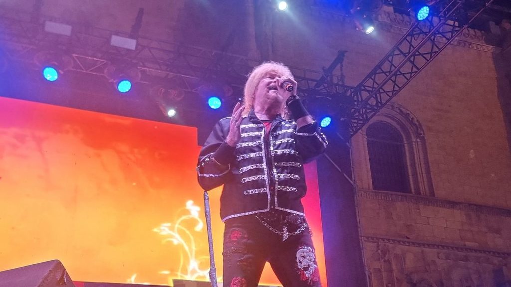 La legendaria banda Medina Azahara congrega a más de 5.000 fieles en Valdepeñas 5 La legendaria banda Medina Azahara congrega a más de 5.000 fieles en Valdepeñas