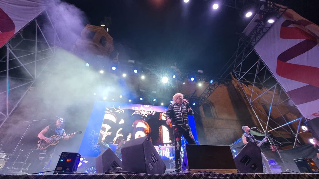 La legendaria banda Medina Azahara congrega a más de 5.000 fieles en Valdepeñas 6 La legendaria banda Medina Azahara congrega a más de 5.000 fieles en Valdepeñas