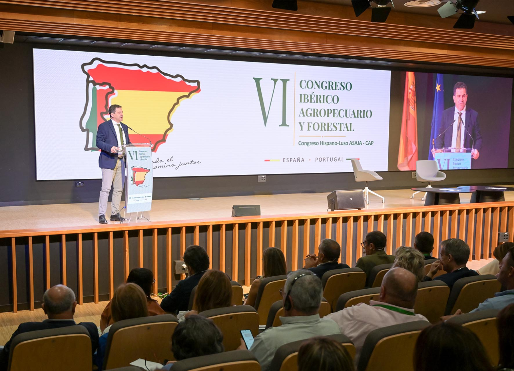 Valverde pone en valor la importancia de que España y Portugal hagan “un frente común” para afrontar los retos del sector agrario 1 Miguel Ángel Valverde pone en valor la importancia de que España y Portugal hagan “un frente común” para afrontar los retos del sector agrario durante el VI Congreso Ibérico Agropecuario y Forestal