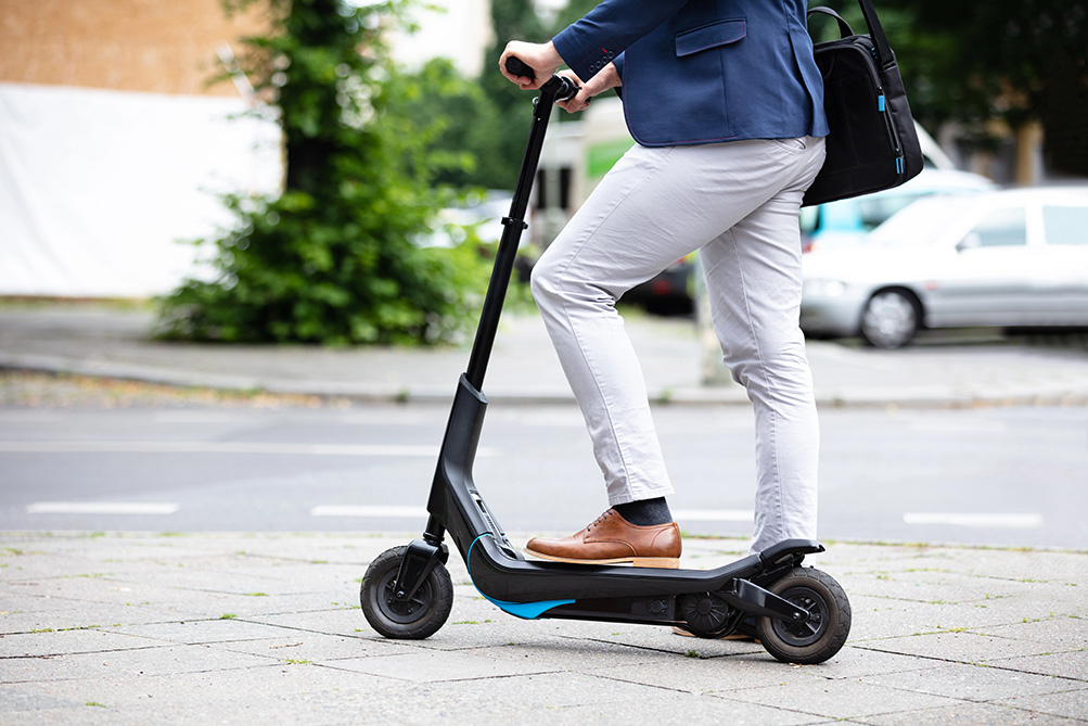 ¿Tienes un patinete eléctrico? Estas son las nuevas obligaciones de la DGT en 2026 para circular legalmente
