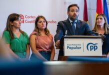 Núñez denuncia la expulsión de una diputada del PP «por defender a Ceuta en las Cortes de Castilla-La Mancha» Núñez denuncia la expulsión de una diputada del PP por defender a Ceuta en las Cortes de Castilla-La Mancha