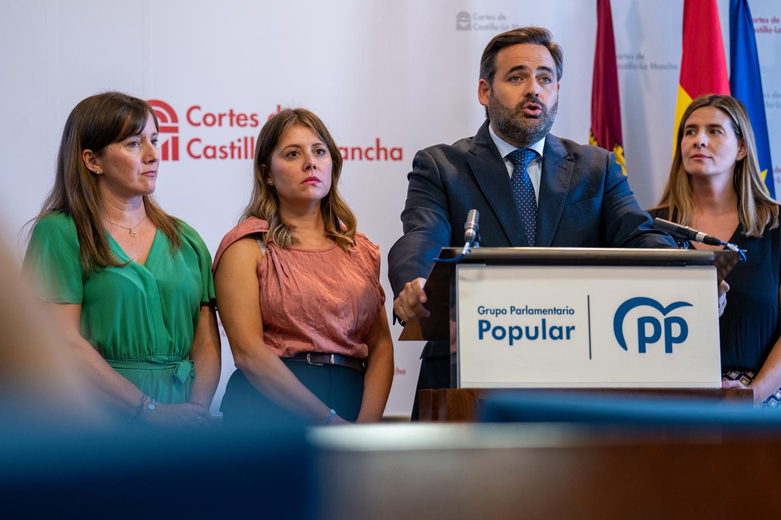 Núñez denuncia la expulsión de una diputada del PP por defender a Ceuta en las Cortes de Castilla-La Mancha