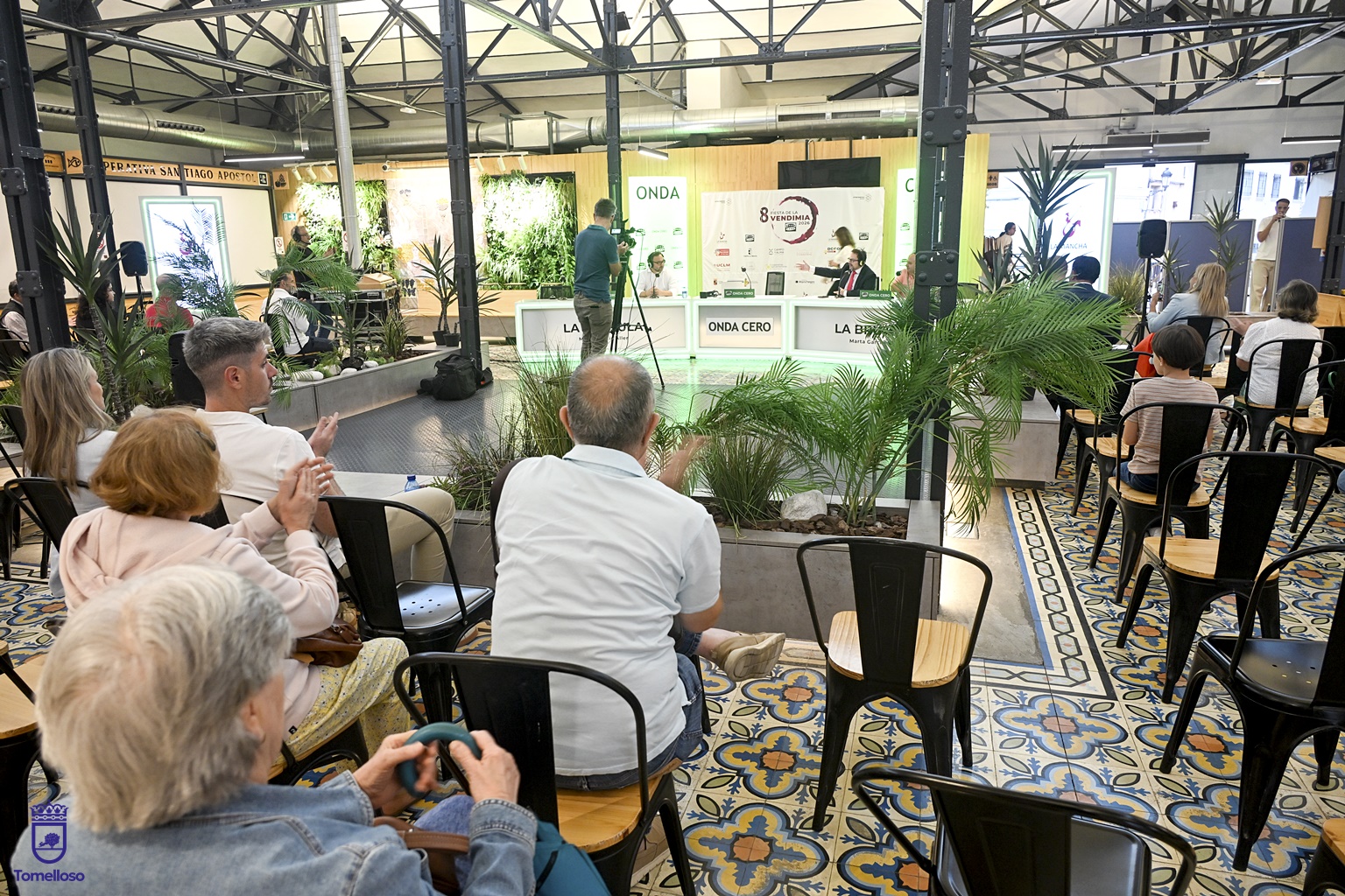 La Brújula lleva la actualidad de Tomelloso a toda España desde el Mercado de Abastos 3 Onda Cero emite en directo desde el Mercado de Abastos de Tomelloso su programa ‘La Brújula’