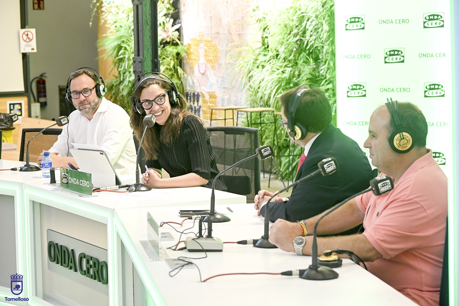 La Brújula lleva la actualidad de Tomelloso a toda España desde el Mercado de Abastos 2 Onda Cero emite en directo desde el Mercado de Abastos de Tomelloso su programa ‘La Brújula’