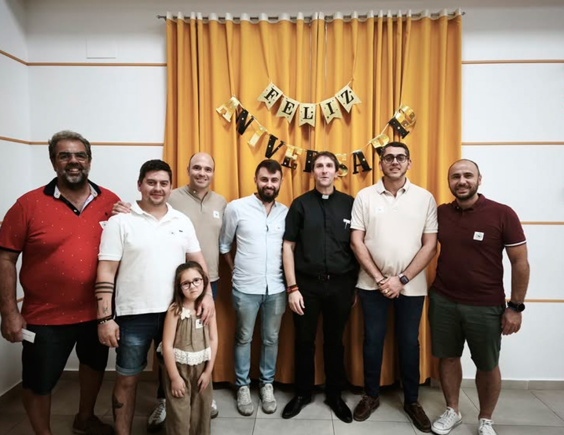La Hermandad de la Borriquilla felicita a D. José Ángel Martín Acosta por sus 25 años de sacerdocio