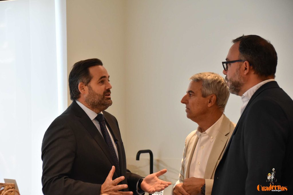 Núñez visita Ogar Hotel en Tomelloso y pone el foco en los impuestos y el encarecimiento de la cesta de la compra 12 paco nunez visita.hotel ogar tomelloso 2026 02