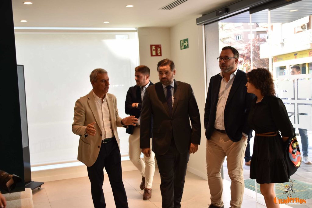 Núñez visita Ogar Hotel en Tomelloso y pone el foco en los impuestos y el encarecimiento de la cesta de la compra 7 paco nunez visita.hotel ogar tomelloso 2026 07