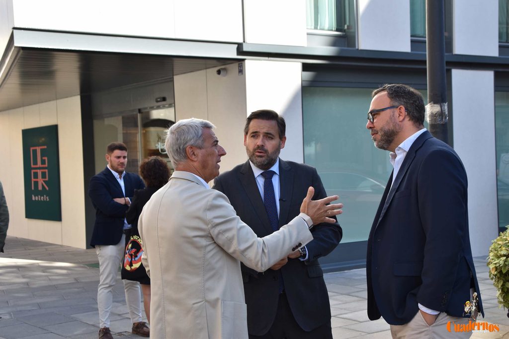 Núñez visita Ogar Hotel en Tomelloso y pone el foco en los impuestos y el encarecimiento de la cesta de la compra 4 paco nunez visita.hotel ogar tomelloso 2026 10
