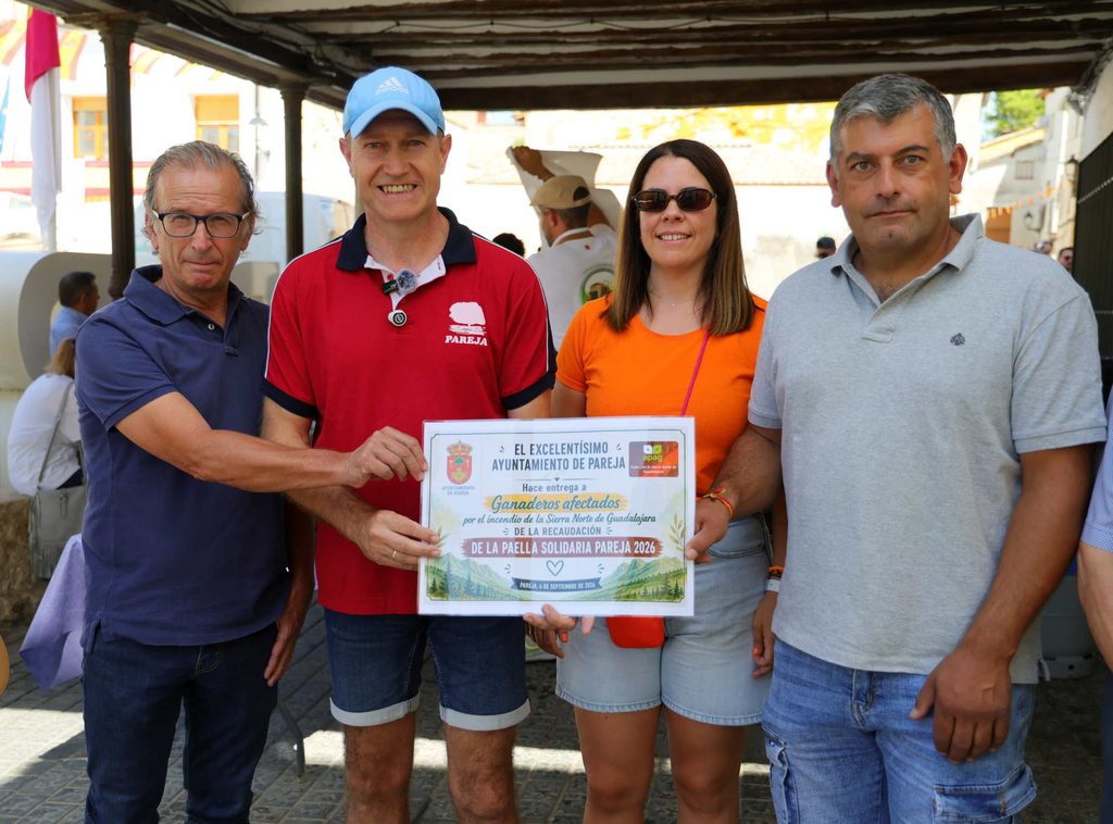 Pareja se vuelca con los ganaderos de la Sierra Norte afectados por los incendios 5 paella solidaria pareja 5