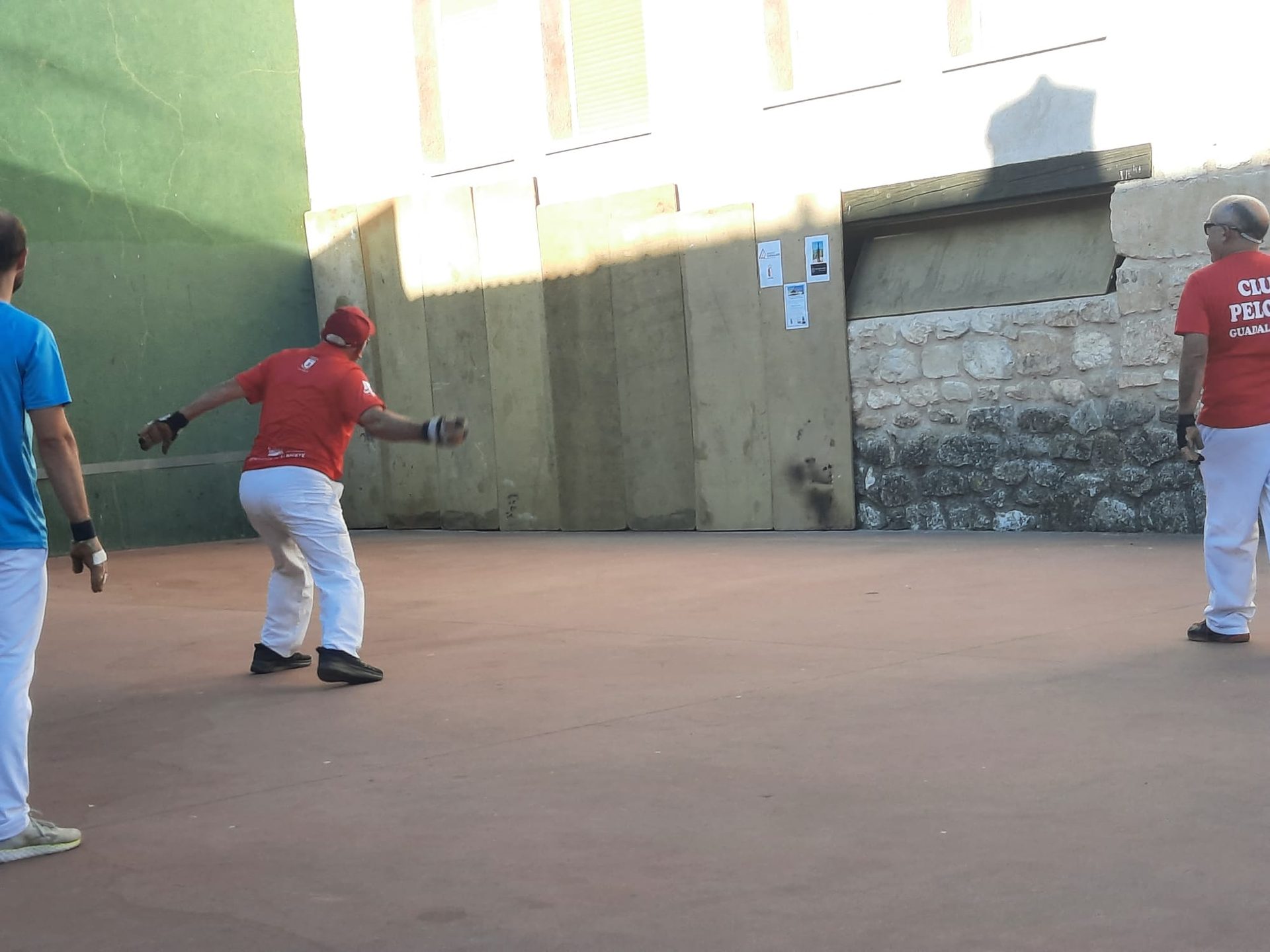 Pinilla de Jadraque recupera la pelota a mano y reivindica a quienes mantuvieron viva su tradición